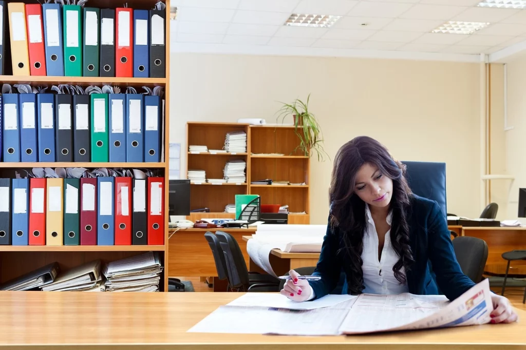 feng shui en entreprise. optimiser l'orientation des bureaux et des meubles pour davantage de productivité